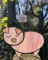 Vintage Aurora Pink Pig Stained Glass Sun Catcher 5”x4” Piggy Ornament Shimmer