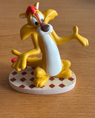 Vintage Warner Bros. 2003 Looney Tunes Claude Cat Resin Figurine Statue