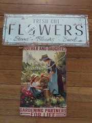 Womens Rustic Style Flowers And Family Decorative Metal Signs Set Of 2